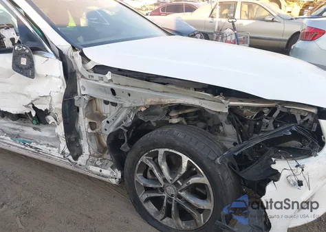 2016 Mercedes-Benz C 300 z USA, uszkodzony, nr VIN 55SWF4JB8GU105640